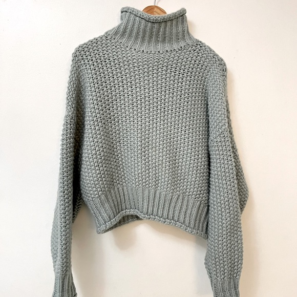 H&M knit sweater - Picture 1 of 3